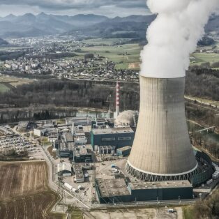 Schülerin verklagt die Republik // floomedia